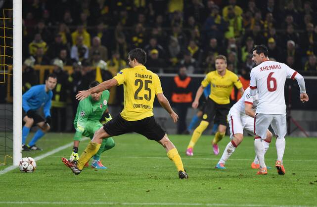 04.11.2014, Fussball, Saison 2014 15, UEFA Champions League, Vorrunde, Borussia Dortmund - Galatasaray Istanbul 4-1 Eigentor von Semih Kaya (Galatasaray Istanbul), 2. v.re., zum 4:1, Ciro Immobile (Borussia Dortmund), hinten bereitete vor, links Sokratis (Borussia Dortmund) und Torwart Fernando Muslera (Galatasaray Istanbul)