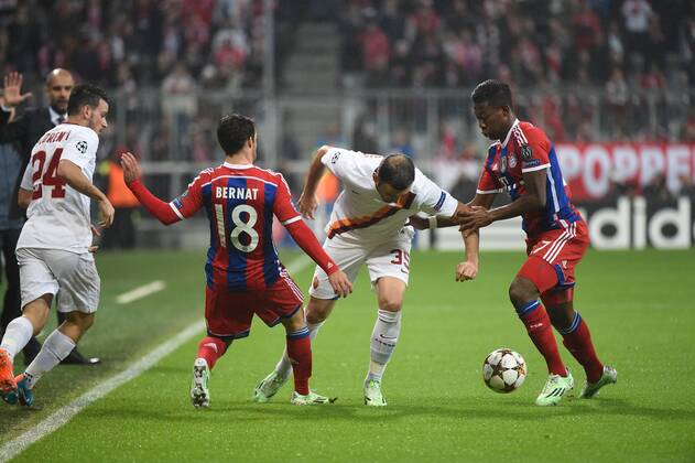 05.11.2014, xjhx, Fussball Champions League, FC Bayern München - AS Rom, v.l. Alessandro Florenzi (AS Rom), Juan Bernat (FC Bayern Muenchen), Vasilis Torosidis (AS Rom), David Alaba (FC Bayern Muenchen)