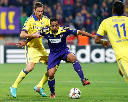 SOCCER - CL, Maribor vs Chelsea MARIBOR,SLOVENIA,05.NOV.14 - SOCCER - UEFA Champions League, group stage, NK Maribor vs Chelsea FC. Image shows Nemanja Matic (Chelsea) and Marcos Tavares (Maribor). 