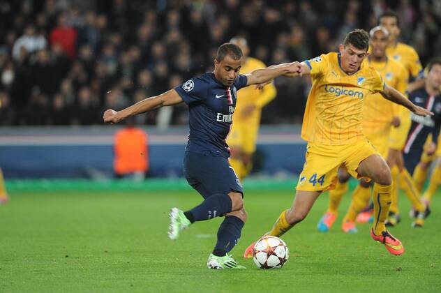 Aktuell Fussball, Champions League, Paris St. Germain - Apoel Nikosia 2 Lucas Moura (PSG) Nicholas Ioannou (Apoel Nicosie) FOOTBALL : PSG vs Apoel Nicosie - Champion s League - 05 11 2014 N.LeGouic FEP Panoramic 