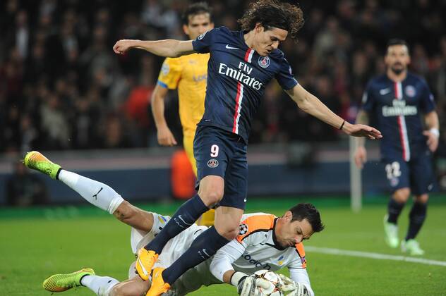Aktuell Fussball, Champions League, Paris St. Germain - Apoel Nikosia 2 Edinson Cavani (PSG) Urko pardo (Apoel Nicosie) FOOTBALL : PSG vs Apoel Nicosie - Champion s League - 05 11 2014 N.LeGouic FEP Panoramic 