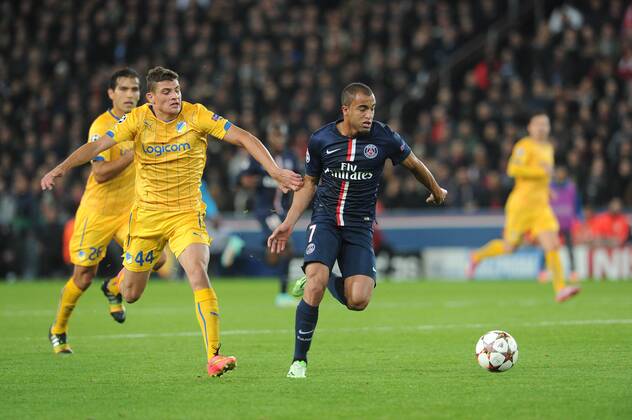 Aktuell Fussball, Champions League, Paris St. Germain - Apoel Nikosia 2 Lucas Moura (PSG) Nicholas Ioannou (Apoel Nicosie) FOOTBALL : PSG vs Apoel Nicosie - Champion s League - 05 11 2014 N.LeGouic FEP Panoramic 