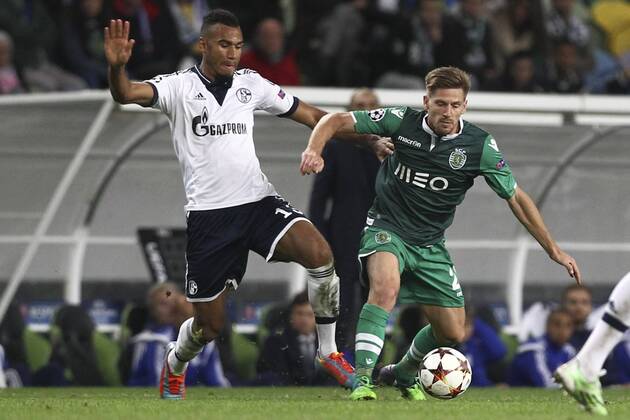 Schalke s Cameroonian forward, Eric Maxim Choupo-Moting (L) vies with Sporting s midfielder, Adrien Silva (R) during a soccer match between Portugal s Sporting CP and Germany s FC Schalke 04 for the group stage of the UEFA Champions League, in Sporting s Alvalade Stadium in Lisbon, on November 5, 2014. Portugal: UEFA Champions League: Sporting Vs Schalke 04 