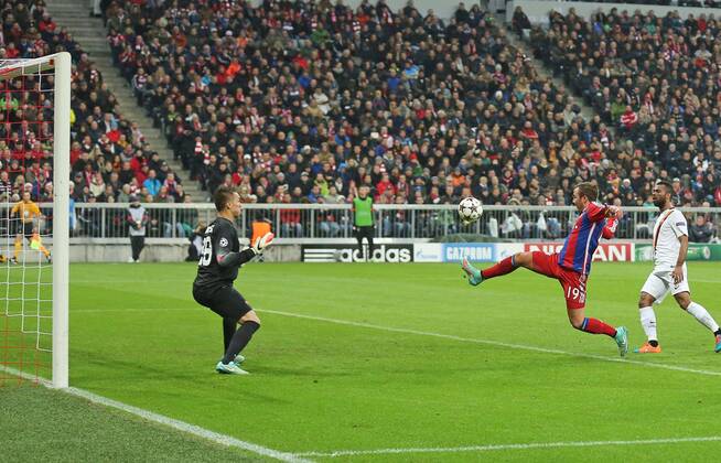 Mario GOETZE, FCB 19 Torschuss, schiesst das Tor zum 2-0 FC BAYERN MUENCHEN - AS ROM , Fussball UEFA Champions League, Gruppenphase, Muenchen, 05.11.2014 CL Saison 2014 2015, FCB, Muenchen
