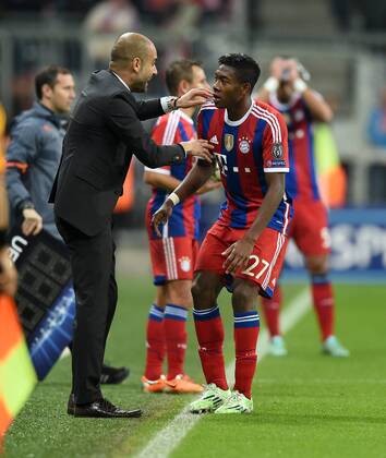 FUSSBALL CHAMPIONS LEAGUE SAISON 2014 2015 Vorrunde FC Bayern Muenchen - AS Rom 05.11.2014 Trainer Pep Guardiola und David Alaba (re, beide FC Bayern Muenchen) 