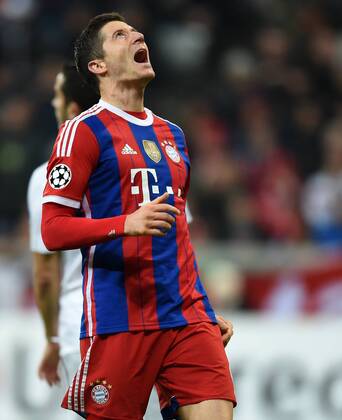FUSSBALL CHAMPIONS LEAGUE SAISON 2014 2015 Vorrunde FC Bayern Muenchen - AS Rom 05.11.2014 Robert Lewandowski (FC Bayern Muenchen) 