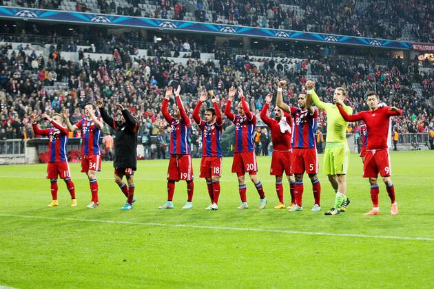 Schlussjubel der Mannschaft des FC Bayern Muenchen FC Bayern Muenchen vs. AS Rom, Fussball, Champions League, 05.11.2014 EP_CKT