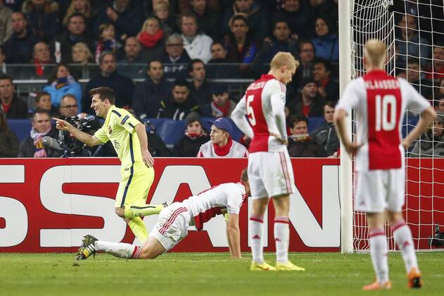 (L-R) Lionel Messi of FC Barcelona, Niklas Moisander of Ajax, Nicolai Boilesen of Ajax, Davy Klaassen of Ajax during the UEFA Champions League group f match between Ajax Amsterdam and Barcelona on November 4, 2014 at the Amsterdam Arena in Amsterdam, The Netherlands. Ajax Amsterdam v Barcelona UEFA Champions League Group F 2014 2015 xVIxxIVx 3247201