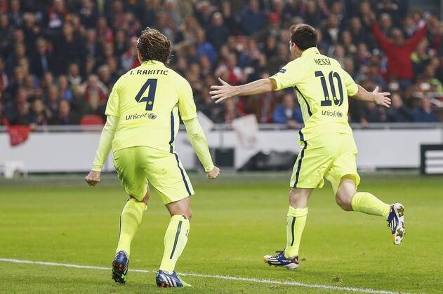 Aktuell Fussball, Champions League, Ajax Amsterdam - FC Barcelona (L-R) Ivan Rakitic of FC Barcelona, Lionel Messi of FC Barcelona during the UEFA Champions League group f match between Ajax Amsterdam and Barcelona on November 4, 2014 at the Amsterdam Arena in Amsterdam, The Netherlands. Ajax Amsterdam v Barcelona UEFA Champions League Group F 2014 2015 xVIxxIVx 3247755