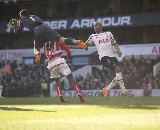 09.11.2014. London, England. Premier League. Tottenham versus Stoke. Tottenham Hotspur s Hugo Lloris claims the ball from Stoke City s Mame Biram Diouf. xNigelxCookex  ActionPlus11575110
