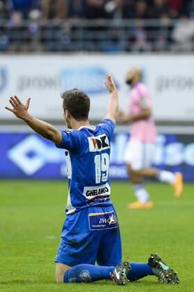 - GENT, BELGIUM: Gent s Brecht Dejaegere looks dejected during the Jupiler Pro League match between KAA Gent and RSC Anderlecht, in Gent, Sunday 09 November 2014, on day 15 of the Belgian soccer championship. LAURIExDIEFFEMBACQ 04498956