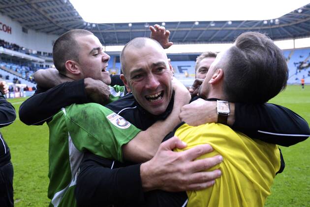 09.11.2014. Coventry, England. FA Cup 1st Round. Coventry City versus Worcester City. Worcester manager, Carl Heeley celebrates with his players after their 2-1 victory over Coventry xStevexCookx  ActionPlus20149630