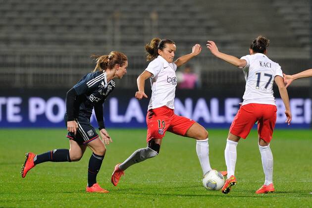Camille Henry (lyon) vs Fatmire Alushi (psg) Olympique Lyon - PSG Paris Saint Germain - 12 11 2014 FredericChambertxPanoramic 