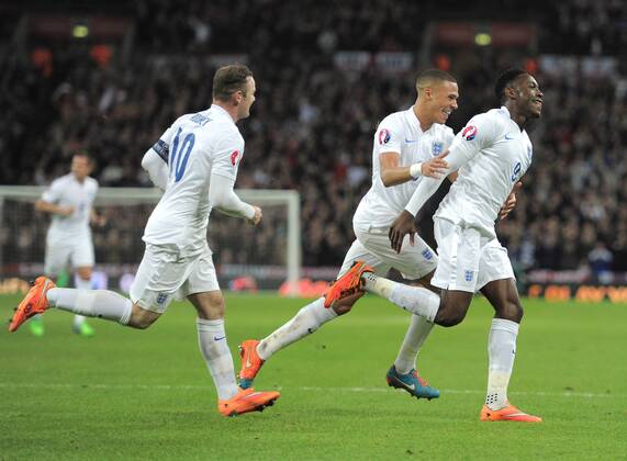 EURO 2016 QUALIFIER: ENGLAND V SLOVENIA. 15.11.2014. Danny Welbeck celebrates his goal 2-1 with Kieran Gibbs and Wayne Rooney 