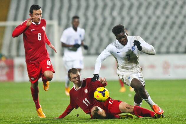 17.11.2014, Gdansk , Football International friendly , Under-18 Match , Poland - England: Sheyi Ojo (ENG) , Mateusz Piechowiak (POL)  20141117_awj_288