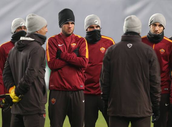 MOSCOW REGION, RUSSIA. NOVEMBER 24, 2014. AS Rom s players training Moscow at Arena Khimki Stadium.  RE155AB5