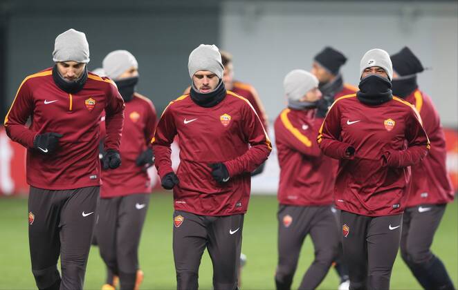 MOSCOW REGION, RUSSIA. NOVEMBER 24, 2014. AS Rom s defender Kostas Manolas, midfielder Miralem Pjanic, and defender Ashley Cole (L-R) training Moscow at Arena Khimki Stadium.  RE155AB7