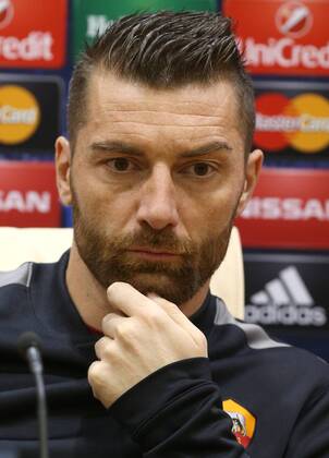 Aktuell FuÃŸball, Champions League, Pk AS Rom MOSCOW REGION, RUSSIA. NOVEMBER 24, 2014. FC Roma goalkeeper Morgan De Sanctis looks on at a press conference on the upcoming UEFA Champions League group stage football match against CSKA Moscow at Arena Khimki Stadium.. Artyom Korotayev TASS  premiumd RE155AA8