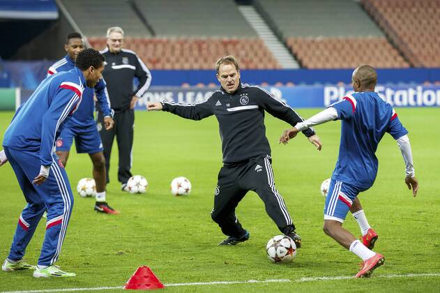 (L-R) Jairo Riedewald of Ajax, Stefano Denswil of Ajax, assistant trainer Hennie Spijkerman of Ajax, coach Frank de Boer of Ajax, Thulani Serero of Ajax during a training session of Ajax Amsterdam prior to the UEFA Champions League group F match between Paris Saint-Germain and Ajax Amsterdam on November 24, 2014 at the Parc de Princes stadium in Paris, France. Training session Ajax UEFA Champions League Group F 2014 2015 xVIxxIVx 3298911