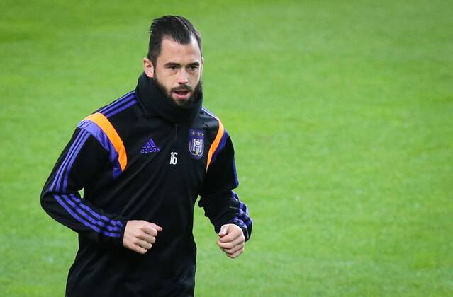 - BRUSSELS, BELGIUM: Anderlecht s Steven Defour pictured during a training session of Belgian soccer team RSCA Anderlecht, in Brussels, Tuesday 25 November 2014. Tomorrow Anderlecht is playing against Turkish team Galatasaray on day 5 of the group stage of the UEFA Champions League competition, in group D. VIRGINIExLEFOUR  x04508885x