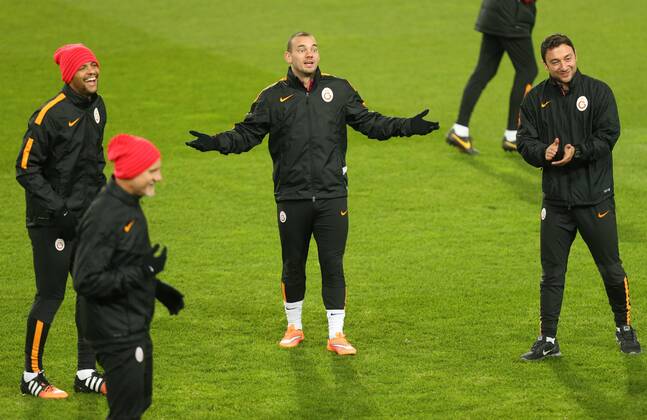 - BRUSSELS, BELGIUM: Galatasaray s Wesley Sneijder gestures during a training session of Turkish soccer team Galatasaray, in Brussels, Tuesday 25 November 2014. Tomorrow Galatasaray is playing against Belgian team RSCA Anderlecht on day 5 of the group stage of the UEFA Champions League competition, in group D. VIRGINIExLEFOUR  x04508950x