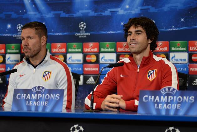 MADRID, ESPANA - NOVIEMBRE 25: Tiago (Atletico Madrid) y Diego Simeone (Atletico Madrid) , (Photo: IsaxSaiz Cordon Press) 