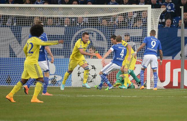 25.11.2014, xjfx, Fussball Champions League, FC Schalke 04 - Chelsea London, v.l.Goal scored, Tor zum 1:0 John Terry (FC Chelsea London) ,Jan Kirchhoff (FC Schalke 04)