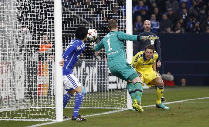 Schalkes Torwart Ralf Fährmann gets the 0:1 during the Championsleague match between FC Schalke 04 and Chelsea London, Veltins Arena in Gelsenkirchen on November 25., 2014. FC Schalke 04 vs. Chelsea London in der Champions League der Saison 2014 2015 am 25. November 2014.