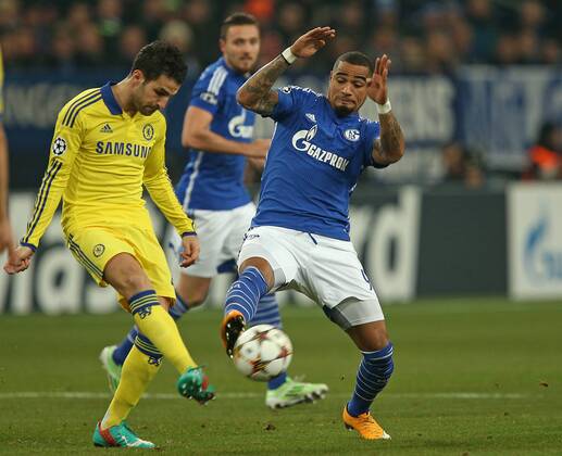 25.11.2014, Fussball Champions League 2014 2015, Vorrunde, 5.Spieltag, FC Schalke 04 - FC Chelsea London, in der Veltins-Arena auf Schalke. v.l. Cesc Fabregas (FC Chelsea) gegen Kevin-Prince Boateng (Schalke) 