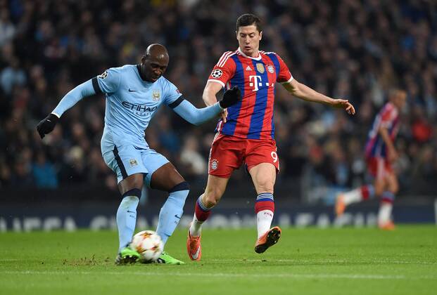 FUSSBALL CHAMPIONS LEAGUE SAISON 2014 2015 VORRUNDE Manchester City - FC Bayern Muenchen 25.11.2014 Gael Clichy (li, Manchester City) gegen Robert Lewandowski (re, FC Bayern Muenchen) 