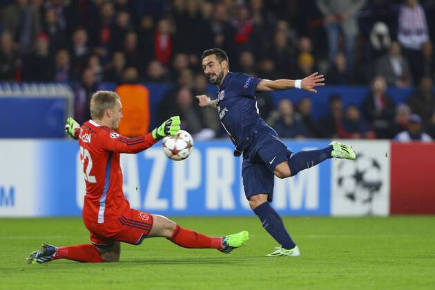Jasper Cillessen ( Gardien AJAX) vs Ezequiel Lavezzi (PSG) FOOTBALL : Paris Saint Germain vs AJAX Amsterdam - Champions League - 25 11 2014 GwendolineLeGoff Panoramic 