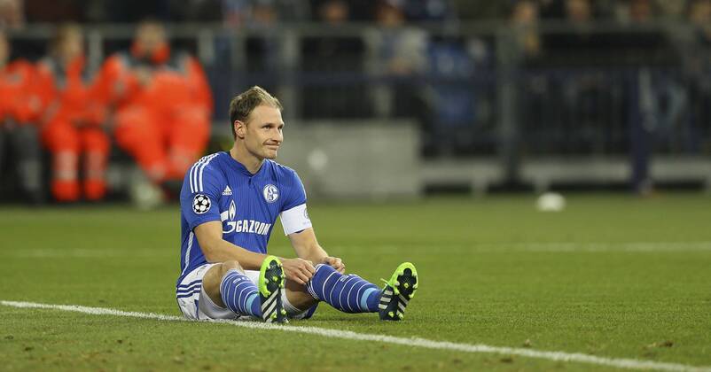 Foto : Verlierer Schalke - Benedikt Höwedes nach dem 0-1 am Boden Fussball Champions League am Di. 25.11.2014 Spieltag 5 Schalke 04 - Chelsea London
