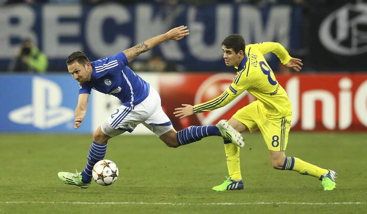 Foto : Marco Höger Schalke gegen Oscar , rechts Fussball Champions League am Di. 25.11.2014 Spieltag 5 Schalke 04 - Chelsea London