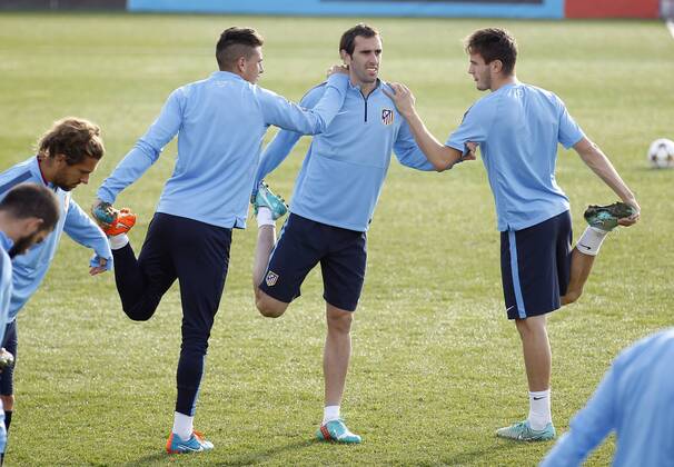 Diego Godin y Saul Niguez . Atletico Madrid training session. In this picture, Diego Godin and Saul Niguez . xANGELxRIVEROx 