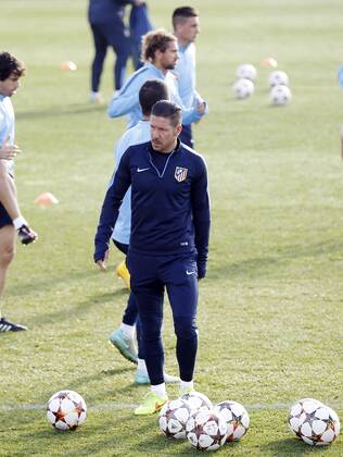 Diego Simeone (Atletico Madrid) . Atletico Madrid training session. In this picture, Diego Simeone (Atletico Madrid) . xANGELxRIVEROx 