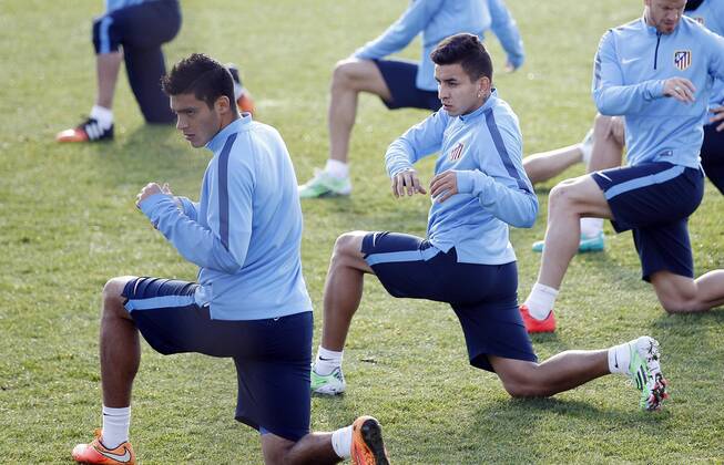 Raul Jimenez y Angel Correa. Atletico Madrid training session. In this picture, Raul Jimenez and Angel Correa. xANGELxRIVEROx 