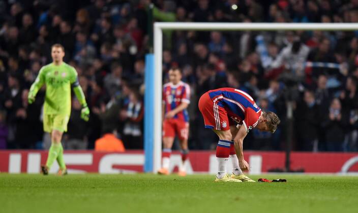FUSSBALL CHAMPIONS LEAGUE SAISON 2014 2015 VORRUNDE Manchester City - FC Bayern Muenchen 25.11.2014 Bastian Schweinsteiger (FC Bayern Muenchen) ist nach dem 3:2 enttaeuscht 