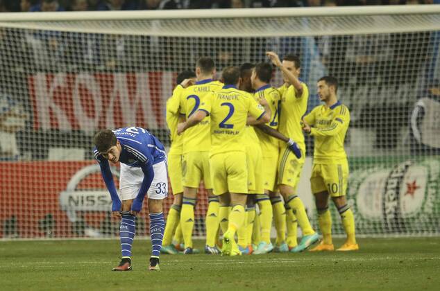 Foto : Verlierer Schalke nach dem 5. Treffer - Roman Neustädter Fussball Champions League am Di. 25.11.2014 Spieltag 5 Schalke 04 - Chelsea London 0 - 5