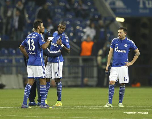 Foto : Verliere Schalke , Choupo Moting und Santana und Höger - von links Fussball Champions League am Di. 25.11.2014 Spieltag 5 Schalke 04 - Chelsea London 0 - 5