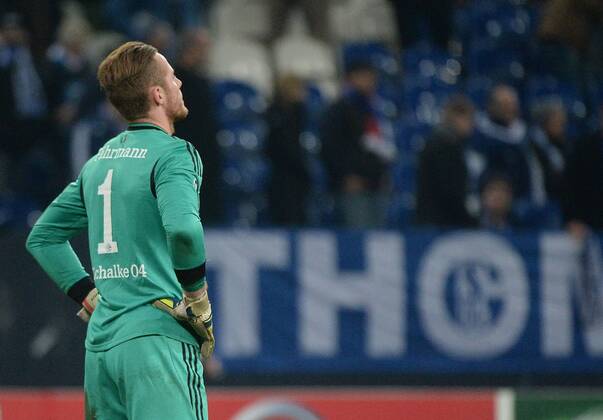 25.11.2014, xjfx, Fussball Champions League, FC Schalke 04 - Chelsea London, v.l. Ralf Faehrmann (FC Schalke 04),enttaeuscht, enttaeuscht schauend, dissapointed nach Spielende
