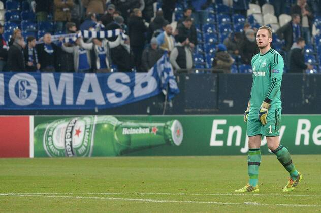 25.11.2014, xjfx, Fussball Champions League, FC Schalke 04 - Chelsea London, v.l. Ralf Faehrmann (FC Schalke 04),enttaeuscht, enttaeuscht schauend, dissapointed nach Spielende