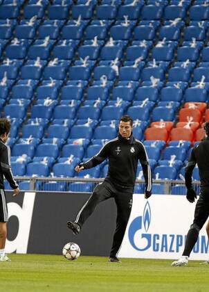 Cristiano Ronaldo. - Real Madrid - Cristiano Ronaldo. xBEATRIZxGUZMANx 