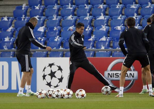 Karim Benzema y Cristiano Ronaldo. - Real Madrid - Karim Benzema and Cristiano Ronaldo. xBEATRIZxGUZMANx 