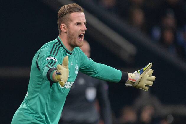 FC Schalke 04 vs. Chelsea London --- Fussball --- Champions League --- 25.11.2014 Ralf Fährmann, Faehrmann (Schalke), Ärger, Aerger, Enttäuschung, Enttaeuschung, Wut, Mimik, Gestik, Einzelbild, halbe Figur