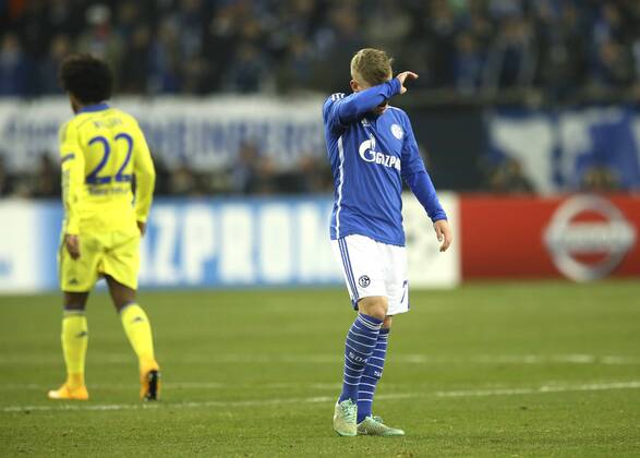 Foto : Verlierer Schalke - Max Meyer resigniert nach dem 5. Gegentreffer Fussball Champions League am Di. 25.11.2014 Spieltag 5 Schalke 04 - Chelsea London 0 - 5