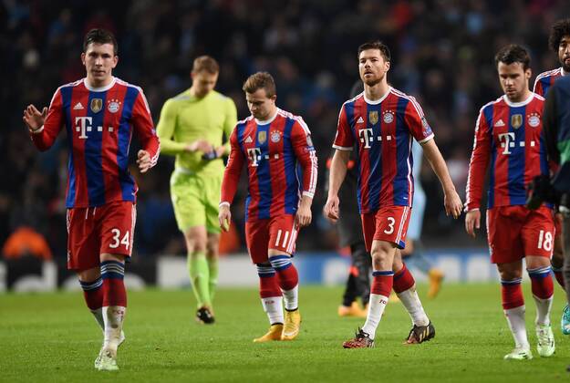FUSSBALL CHAMPIONS LEAGUE SAISON 2014 2015 Vorrunde Manchester City - FC Bayern München 25.11.2014 Enttäuschung FC Bayern München; Pierre Emile Höjbjerg, Xherdan Shaqiri, Xabi Alonso und Juan Bernat (v.li.) 