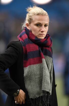 FUSSBALL CHAMPIONS LEAGUE SAISON 2014 2015 Vorrunde Manchester City - FC Bayern München 25.11.2014 Teammanagerin Kathleen Krueger (FC Bayern München) 