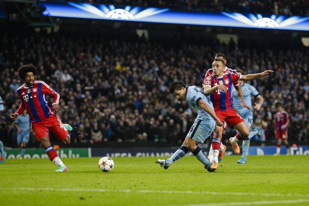 25.11.2014. Manchester, England. Champions League Group Stage. Manchester City versus Bayern Munich. Manchester City s Sergio Kun Aguero scores his third goal, despite pressure from Bayern Munich& x2019;s Rafinha, to seal the win for his side with a 3-2 final score xCraigxMercerx  ActionPlus11579191