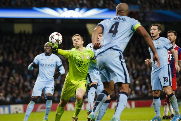 25.11.2014. Manchester, England. Champions League Group Stage. Manchester City versus Bayern Munich. Bayern Munich& x2019;s goalkeeper Manuel Neuer stretches to make a save at a corner xCraigxMercerx  ActionPlus11579232