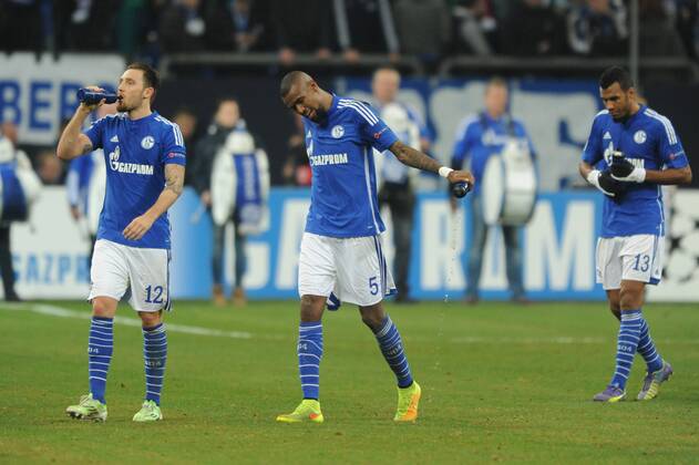 Championsleague: FC Schalke 04 - FC Chelsea 25.11.2014. Enttäuschte Schalker nach dem Schlußpfiff. V.l: Marco Höger, Felipe Santana und Eric Maxim Choupo-Moting. HM